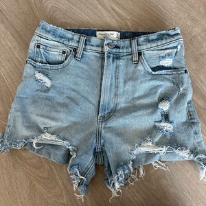 Abercrombie 4 Inch Mom Short High Rise Size 27/4